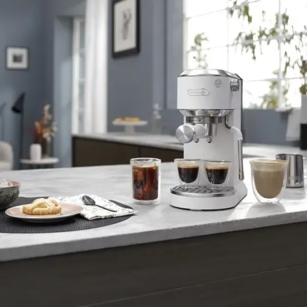 Кавоварка ріжкова Delonghi EC 890.WI (White)