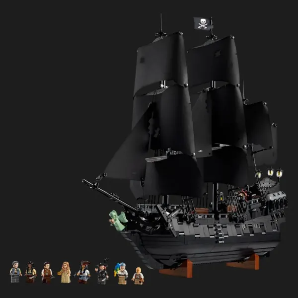 Конструктор LEGO Icons Піратський корабель капітана Джека Горобця (10365)
